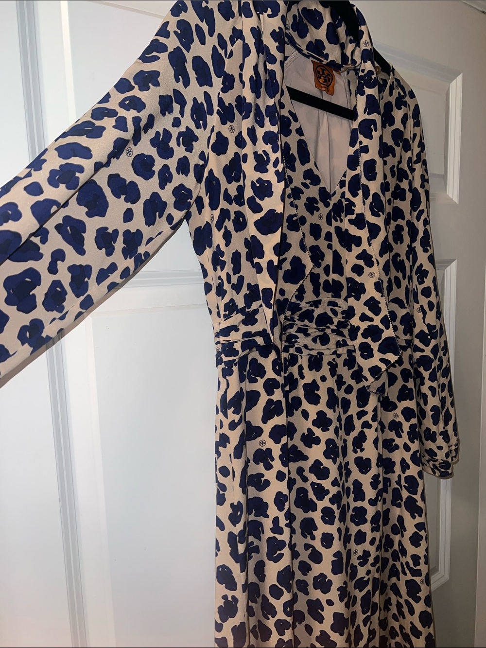 Tory Burch Beige and Navy Blue Leopard-Print Long Sleeve Dress - Picture 3 of 6